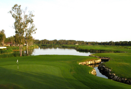 Golfplätze in Belek in der Türkei-Antalya Golf Club-Wasserhindernis