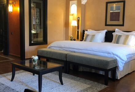 Maximum Golfreisen, Marokko/Agadir, Tikida Golf Palace-das Zimmer mit Möbeln und das Bett