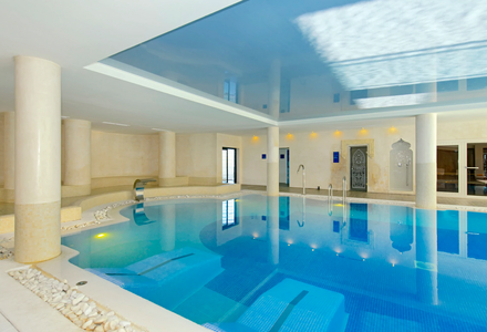 das Indoor Pool vvon Iberstar Royal Andalus in Costa de la Luz in Spanien