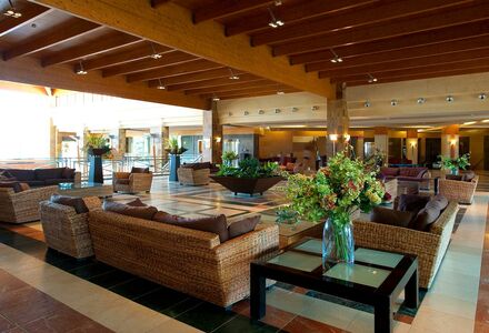 Golfurlaub in Fuerteventura-Elba-Sara-Beach-Golf-Hotel-Lobby-Maximum-Golfreisen