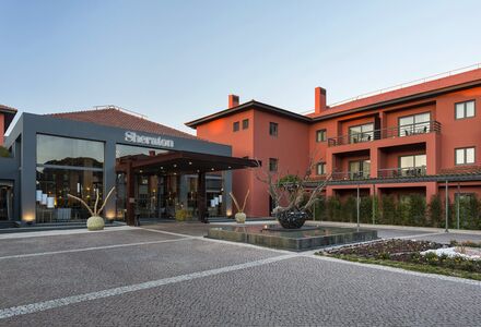 Golfurlaub in Lissabon-Sheraton-Cascais-Hotel-Eingang-Maximum-Golfreisen