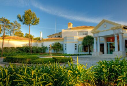 Golfen in Algarve-beliebte Golfplätze in Portugal-Pinheiros-Altos-das Clubhaus-Maximum Golfreisen
