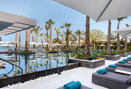 Poollandschaft von Hotel Amavi in Paphos-Maximum Golfreisen