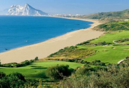 Links Course von Alcaidesa Golfplatz bietet herrlichen Blick auf das Mittelmeer-Maximum Golfreisen