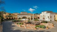 Golfurlaub-Steigenberger-Mallorca_Hotel_Resort_Public_Plaza_Otzoup-Maximum-Golfreisen