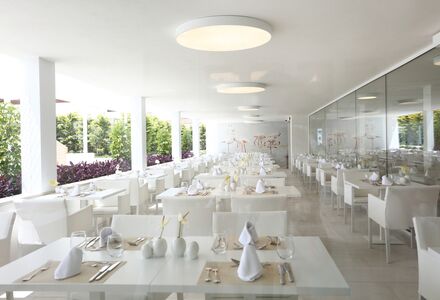 Iberostar Playa de Palma in Mallorca-Spanien Golfurlaub-Restaurant-Terrasse-Maximum-Golfreisen