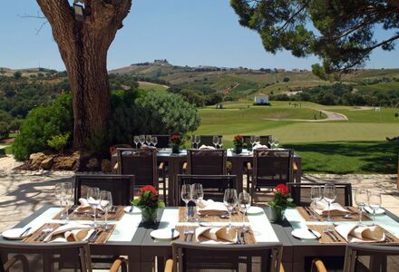 Dolce Campo Real-Maximum Golfreisen-Terrasse mit Golfplatz-Aussicht