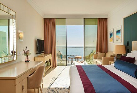 das moderne Zimmer mit top Ausstattung in Amavi Hotel in Paphos-Maximum Golfreisen