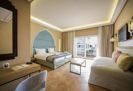 Maximum Golfreisen Webseite mit Robinson Club Agadir. Das Zimmer mit Gartenblick und das Bett