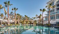 Garten und Poollanschaft von Hotel Amavi in Zypern - Maximum Golfreisen