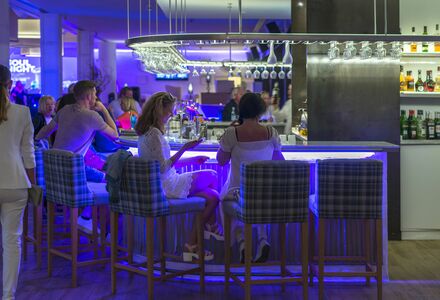 Amare-Beach-die Bar-Maximum-Golfreisen