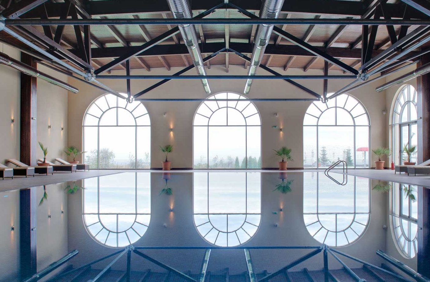 Golf in Bulgarien von Bulgarien Experten schnell und günstig bei Reisebüro Maximum Golf zu buchen Maximum-Golfreisen-Bulgarien-Lighthouse-Innenpool