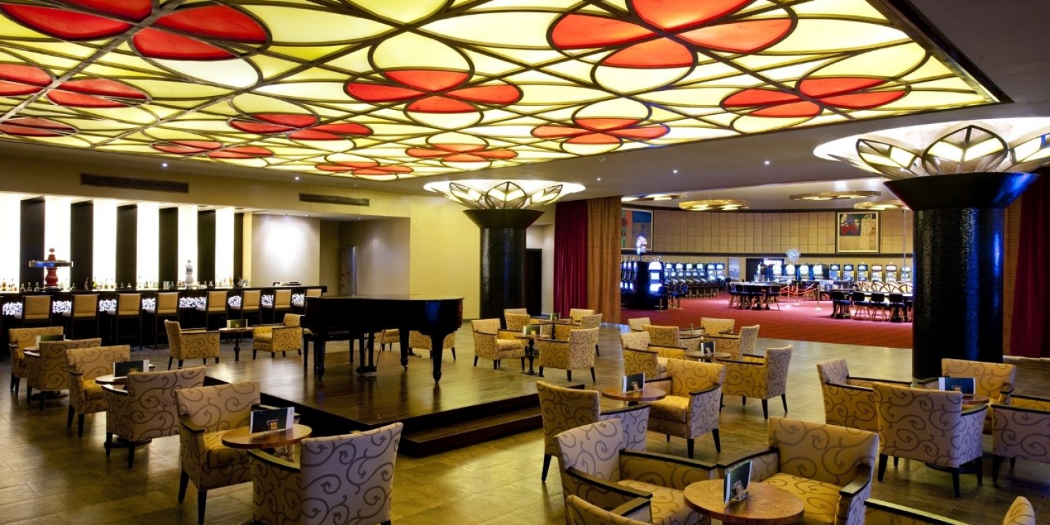 Dominikanische-Republik-Barcelo-Bavaro-Bar-Casino-Maximum-Golfreisen