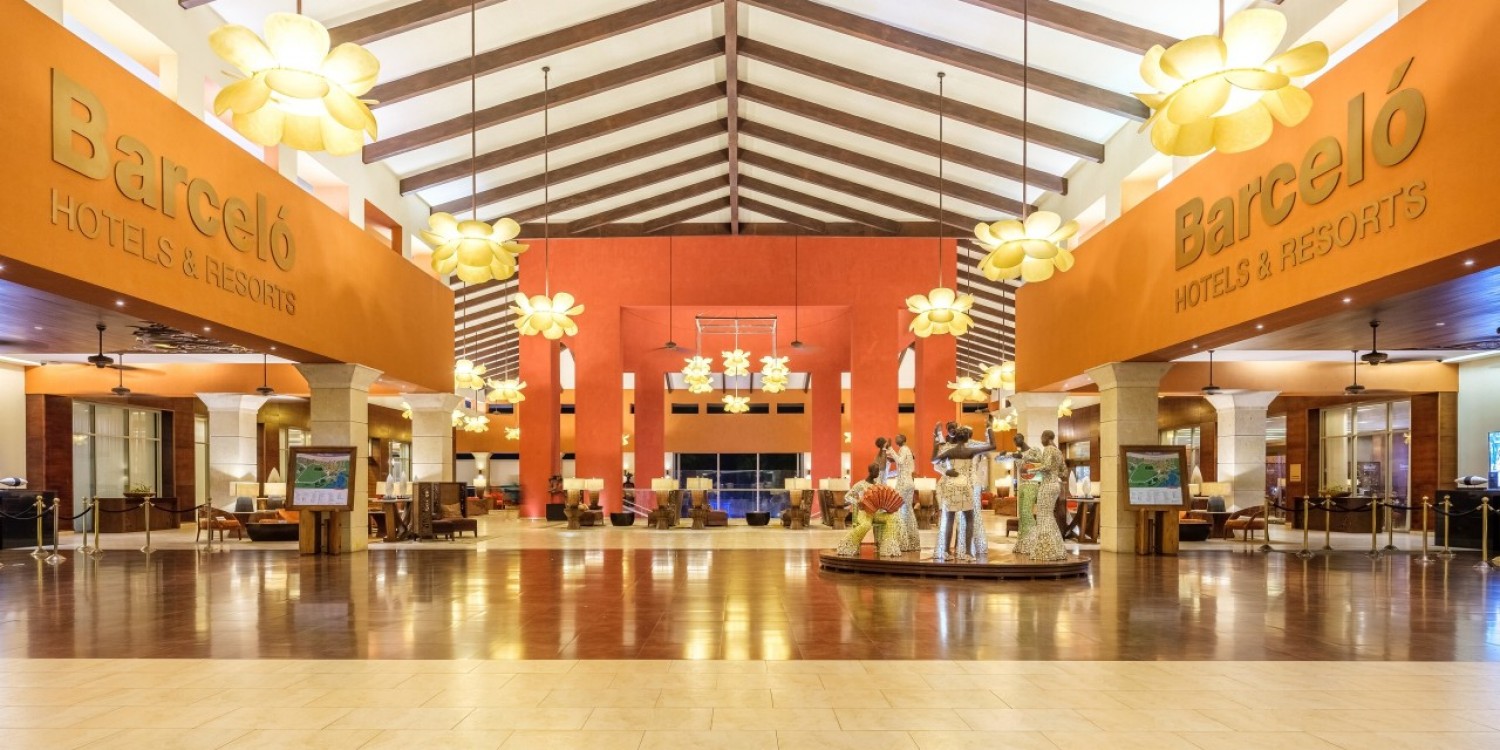 Dominikanische-Republik-Barcelo-Bavaro-Lobby-Maximum-Golfreisen