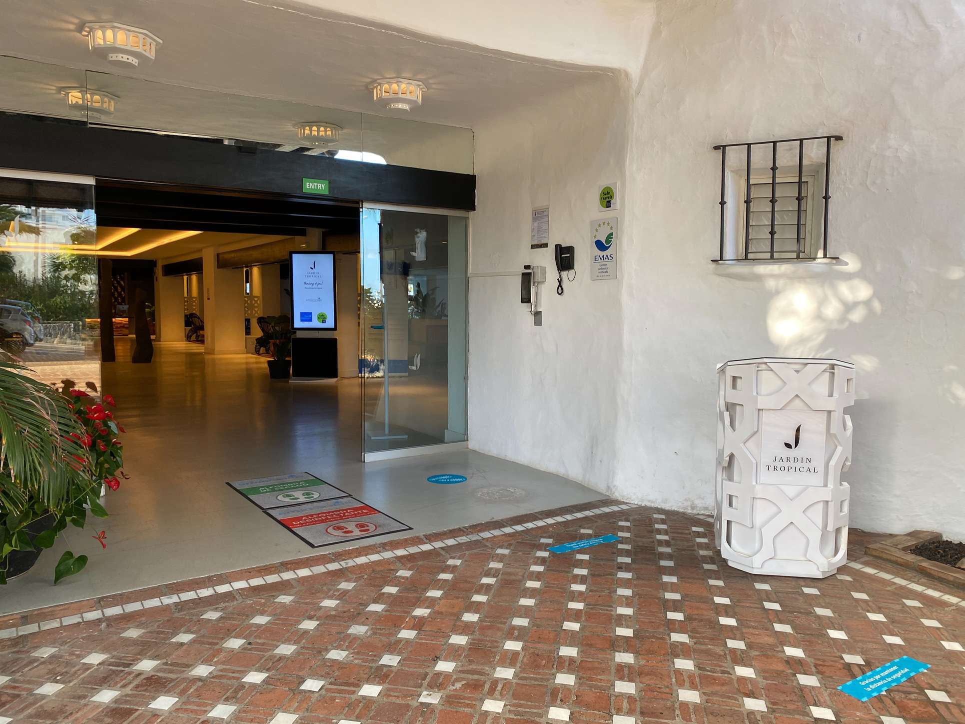 Golfurlaub auf Kanaren-Hoteleingang-Jardin-Tropical-Teneriffa-Maximum-Golfreisen nach Spanien