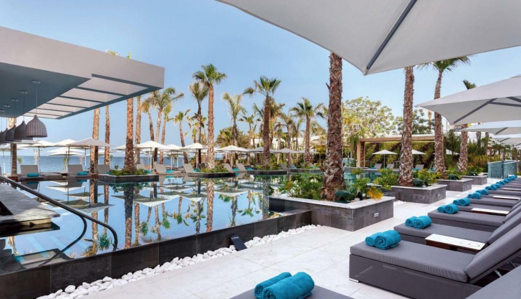 Poollandschaft von Hotel Amavi in Paphos-Maximum Golfreisen