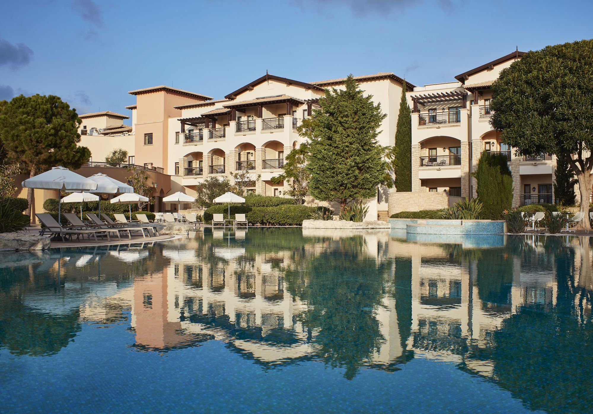 Das Hotel und das Pool-Aphrodite Hills Hotel-Maximum Golfreisen