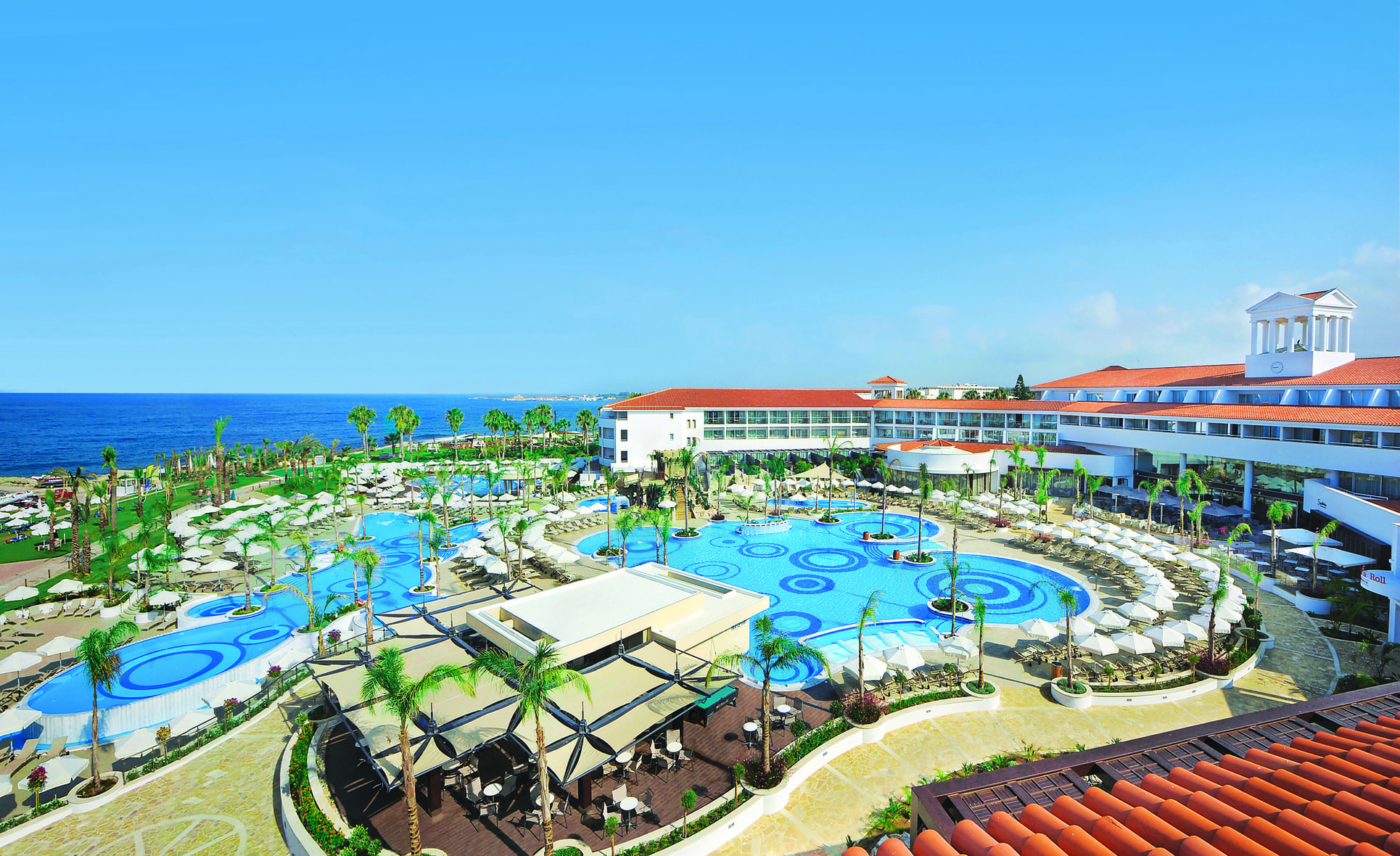 Blick auf Poollandschaft in Olympic Lagoon in Paphos-Zypern